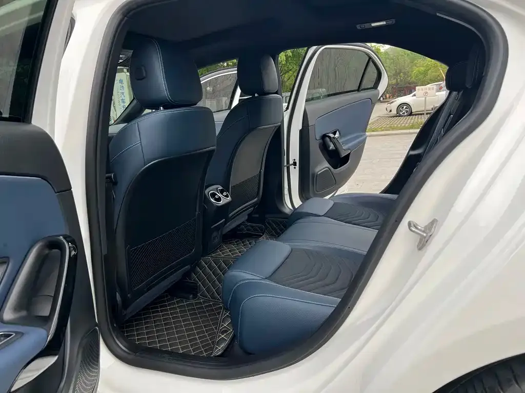 Mercedes-Benz A-Class 2023 из CN, фото 3