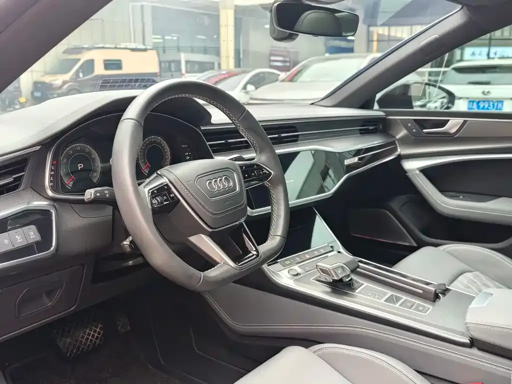 Audi A7L 2024 из CN, фото 3