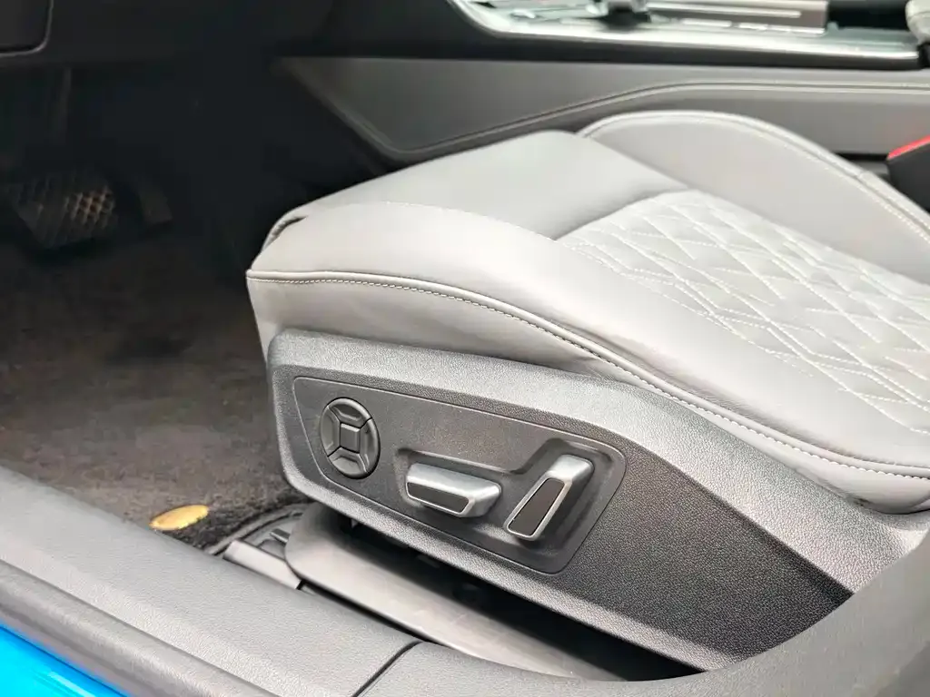 Audi A7L 2024 из CN, фото 8