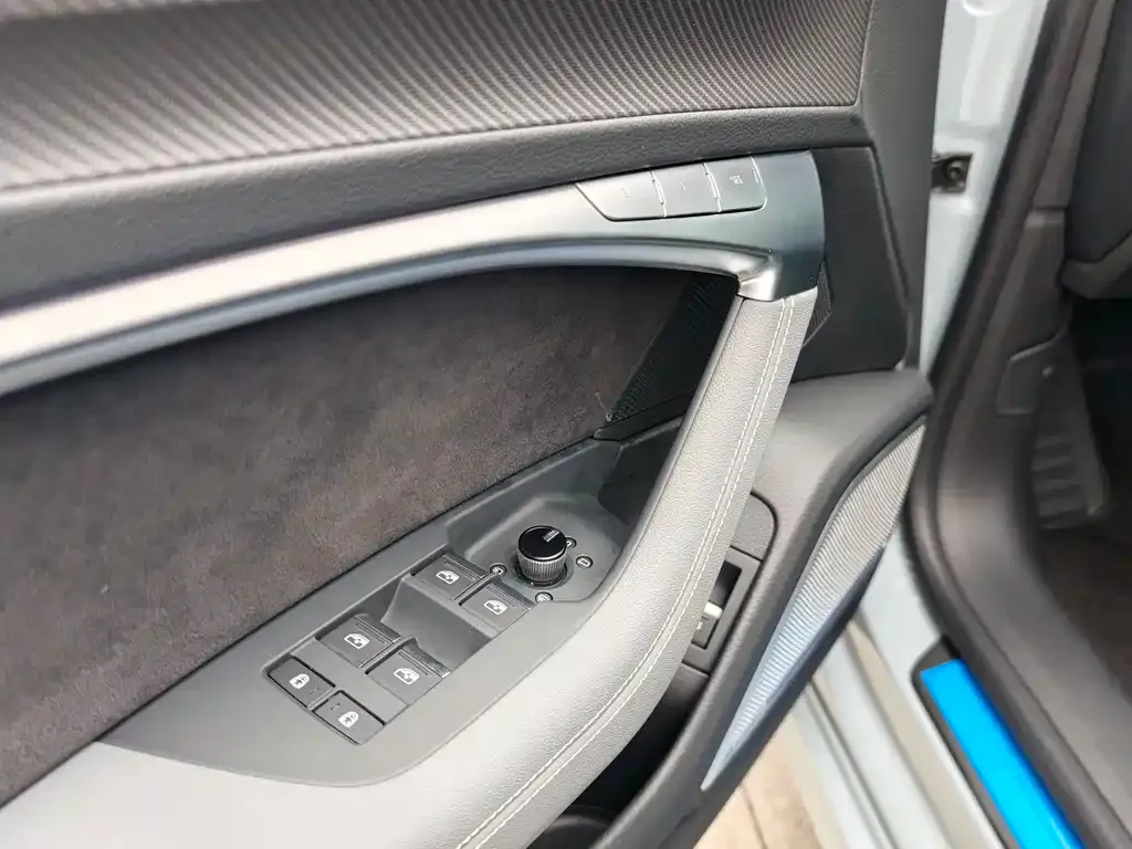 Audi A7L 2024 из CN, фото 5