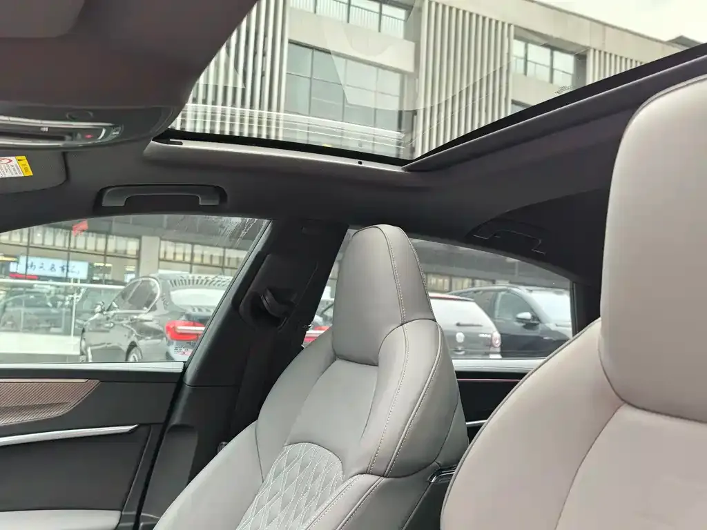 Audi A7L 2024 из CN, фото 4