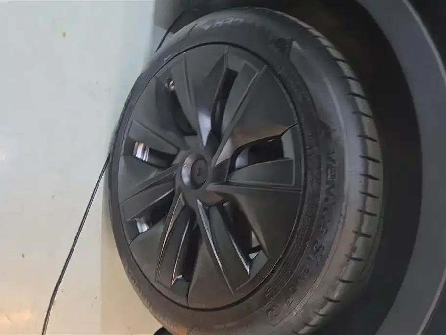Tesla Model Y 2023 из CN, фото 2