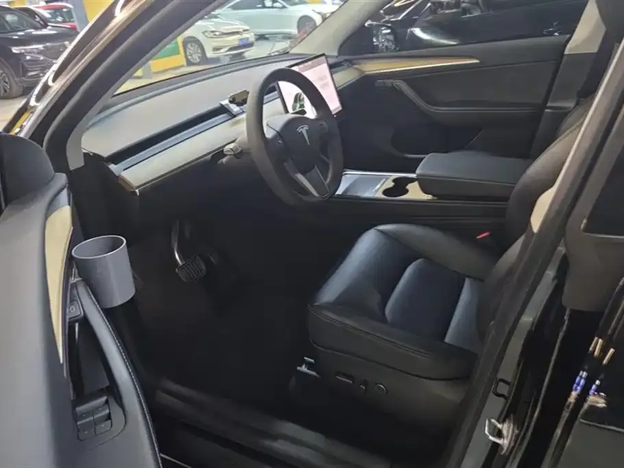 Tesla Model Y 2023 из CN, фото 9