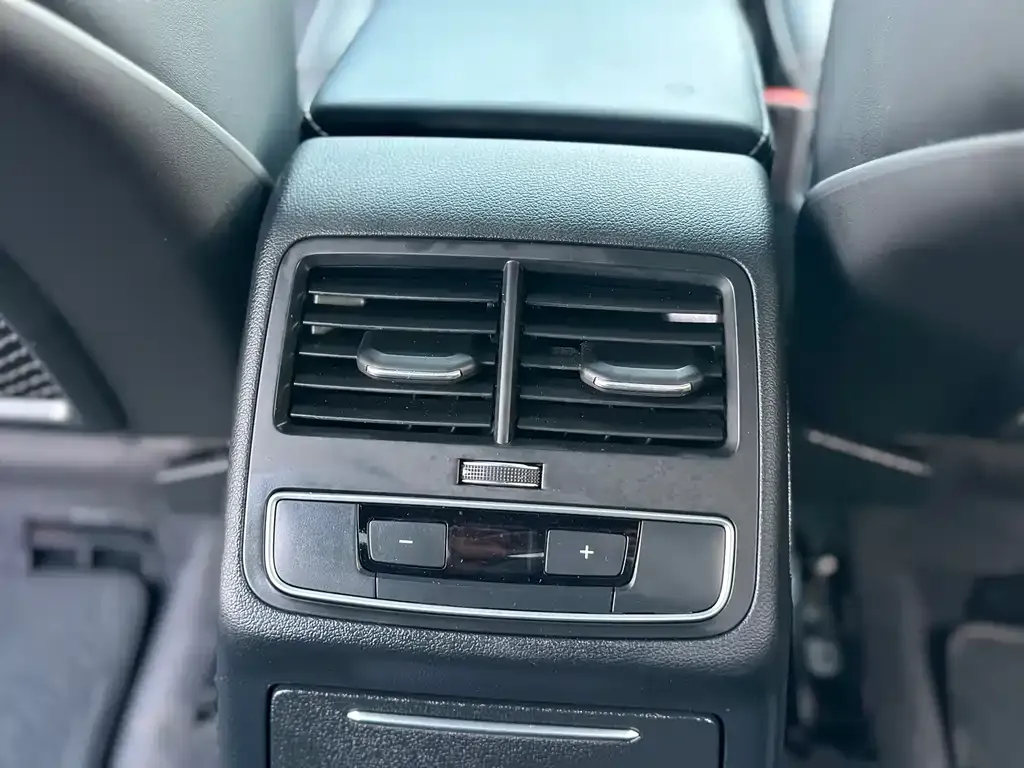 Audi A4L 2024 из CN, фото 3