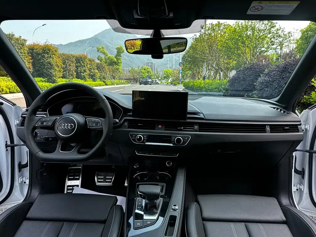 Audi A4L 2024 из CN, фото 8