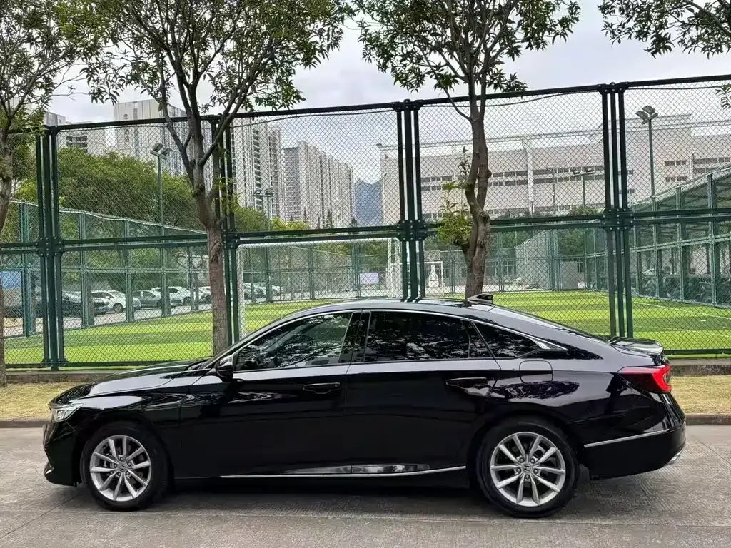 Honda Accord — фото 9