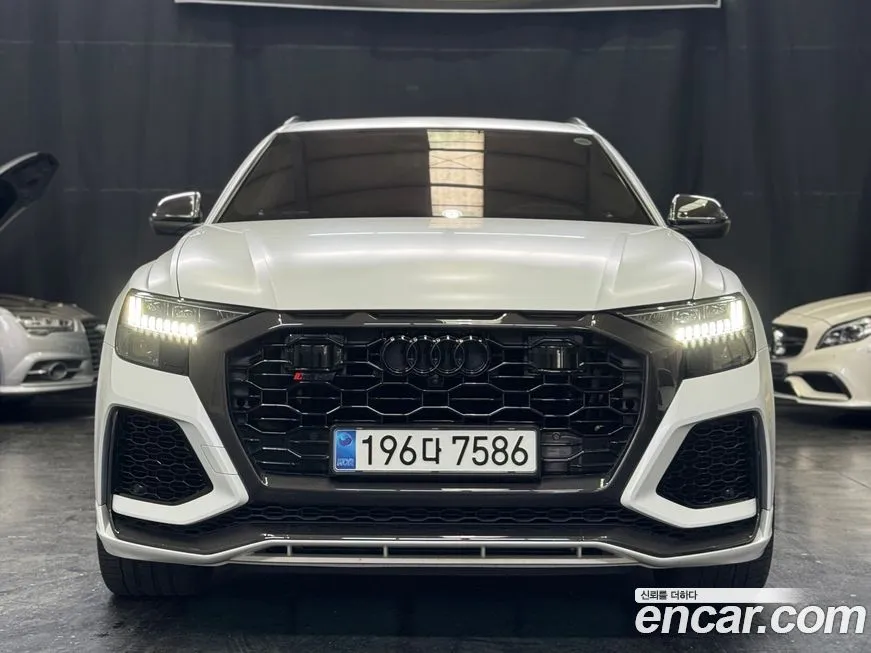 Audi RSQ8
