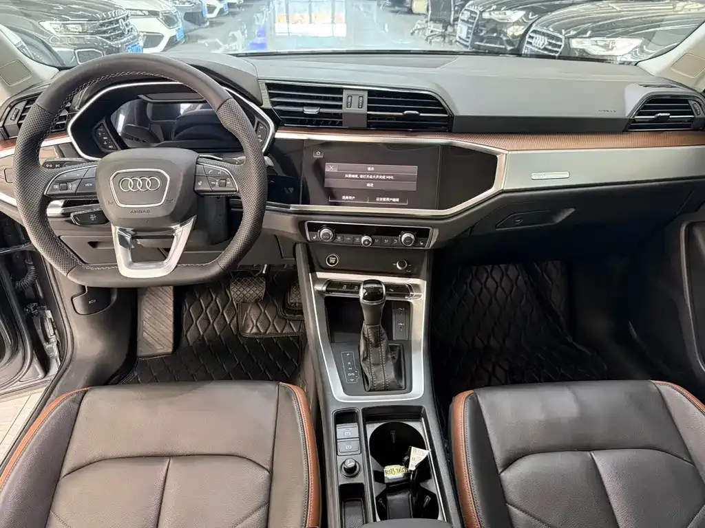 Audi Q3 — фото 5