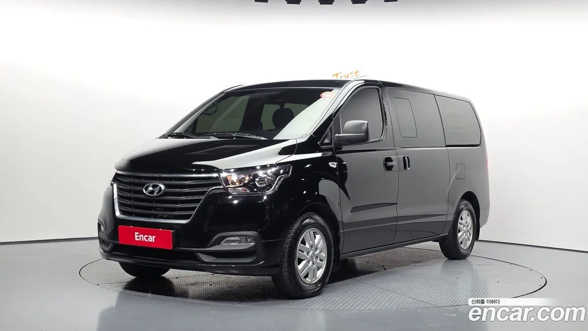 Hyundai Starex — фото 1