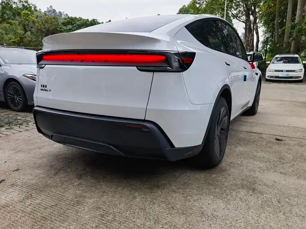 Tesla Model Y 2026 из CN, фото 7