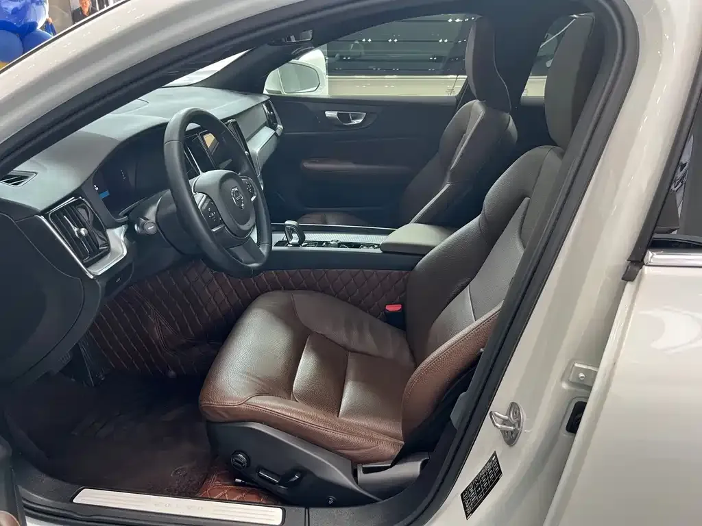 Volvo S60 2023 из CN, фото 10