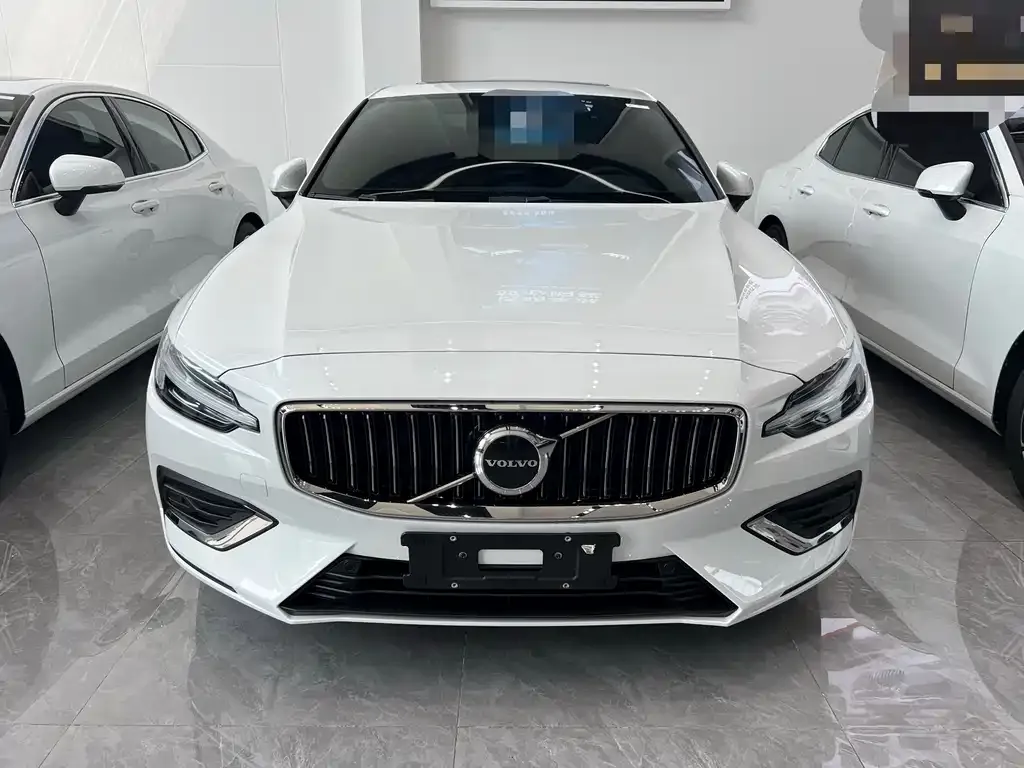 Volvo S60 2023 из CN, фото 5