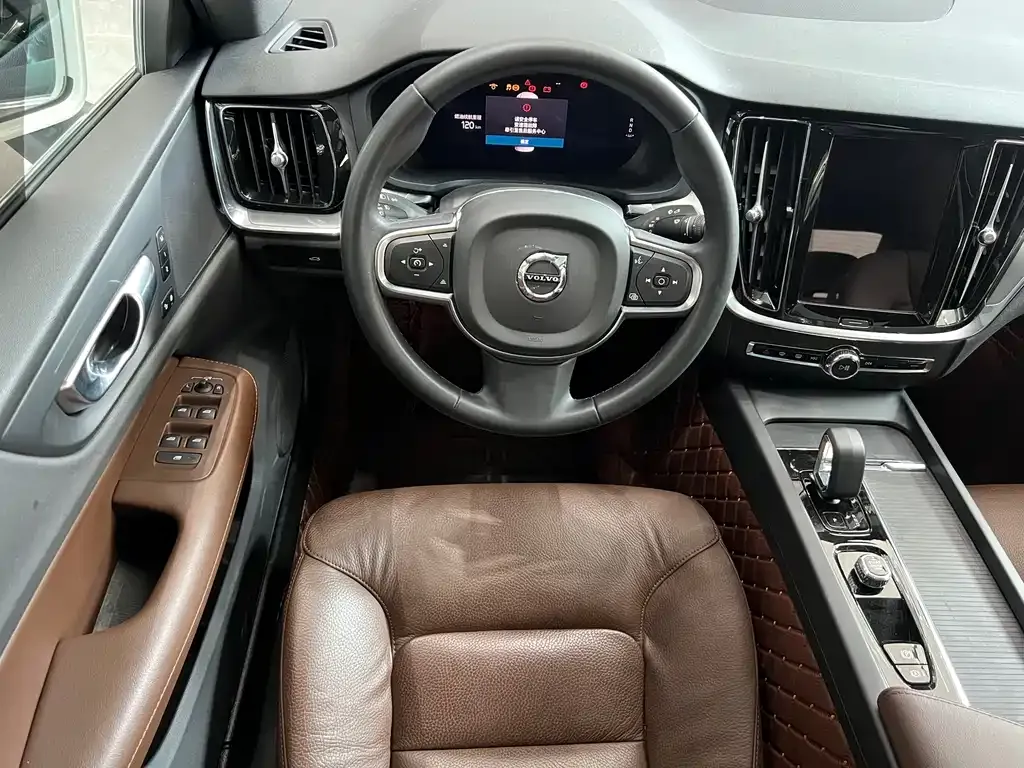 Volvo S60 2023 из CN, фото 9