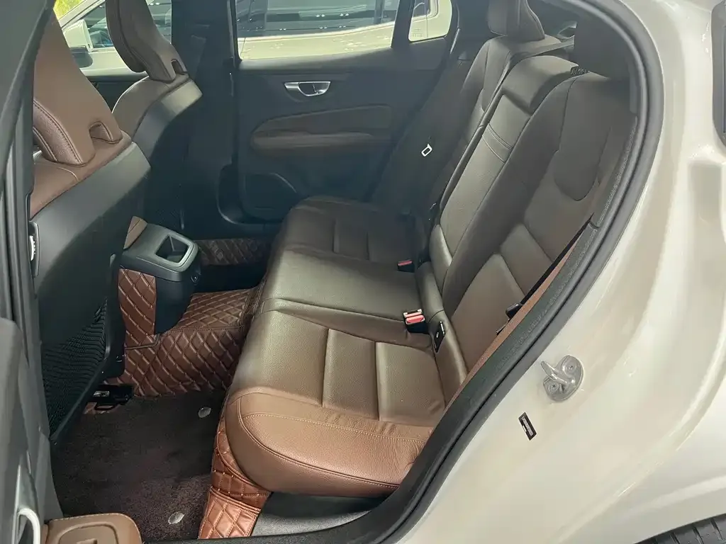 Volvo S60 2023 из CN, фото 6