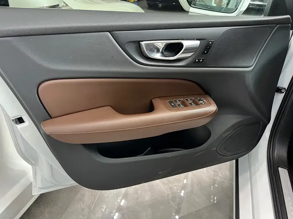 Volvo S60 2023 из CN, фото 8