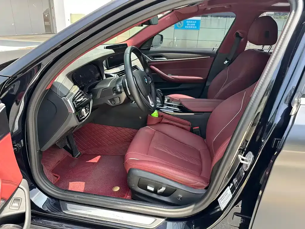 BMW 5 Series 2024 из CN, фото 4