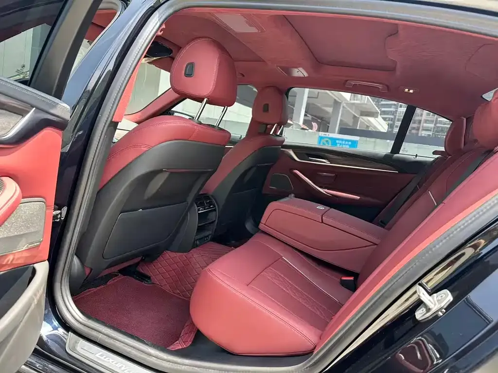 BMW 5 Series 2024 из CN, фото 2