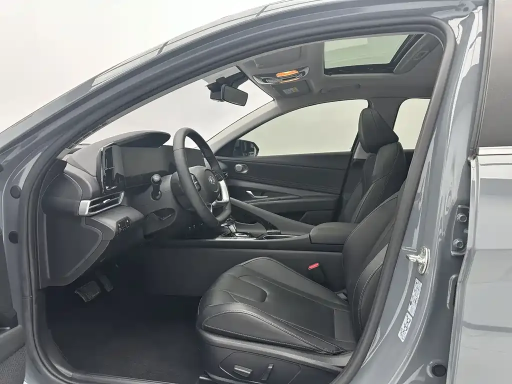 Hyundai Elantra 2024 из CN, фото 3