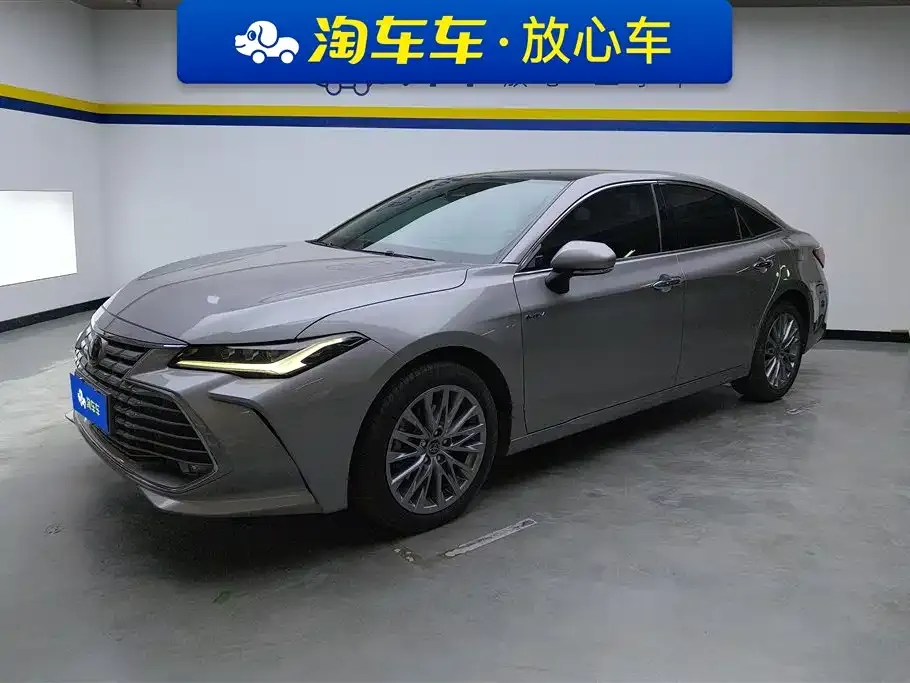 Toyota Avalon — фото 1