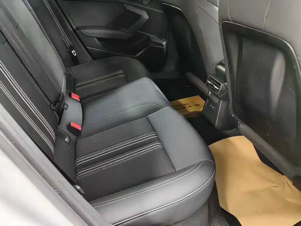 Audi A3 2023 из CN, фото 2