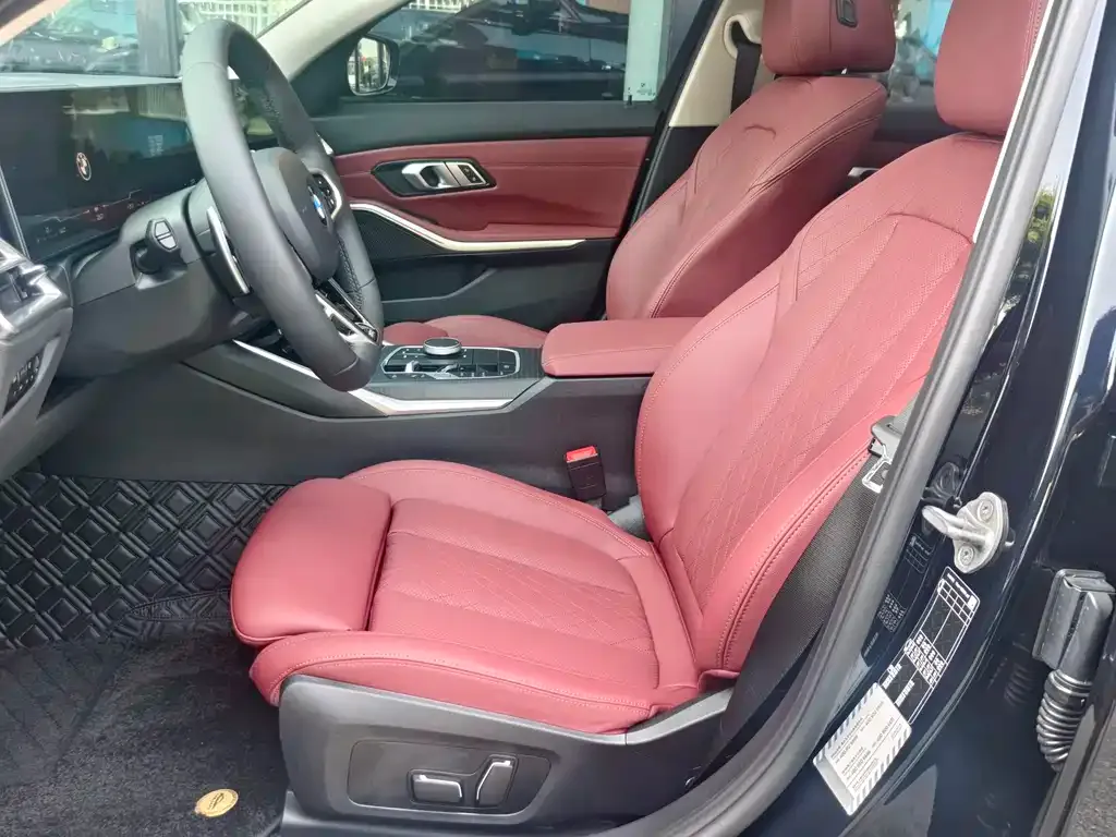 BMW 3 Series 2024 из CN, фото 2