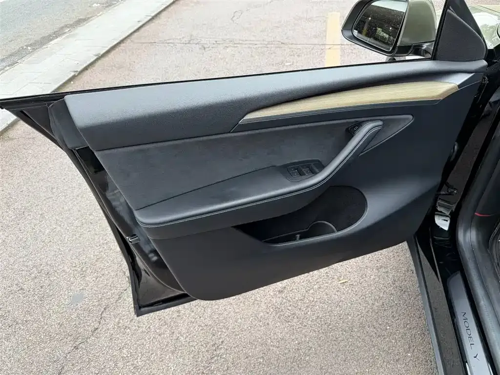 Tesla Model Y 2023 из CN, фото 4
