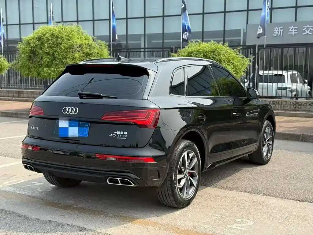 Audi Q5L — фото 5