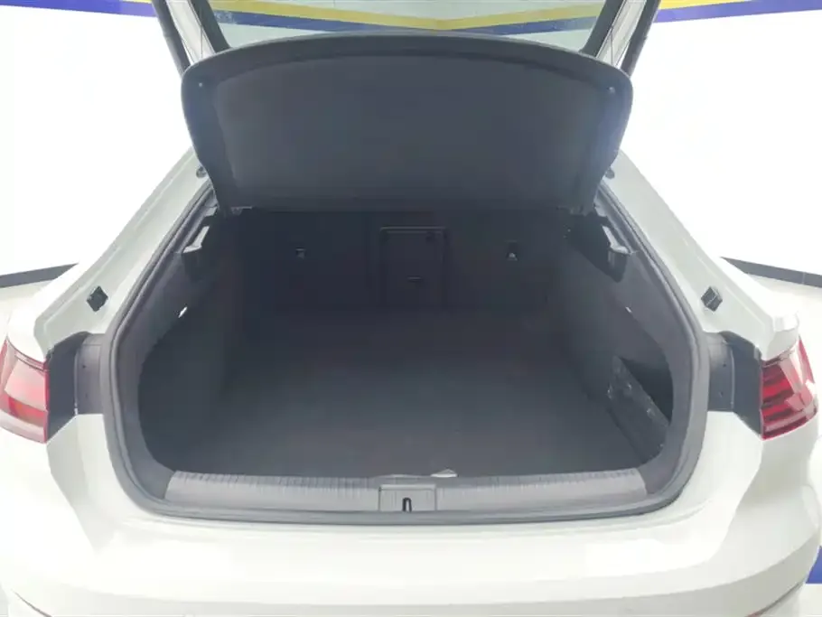 Volkswagen CC 2023 из CN, фото 4