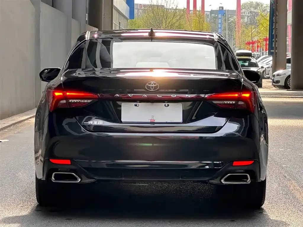 Toyota Avalon — фото 2