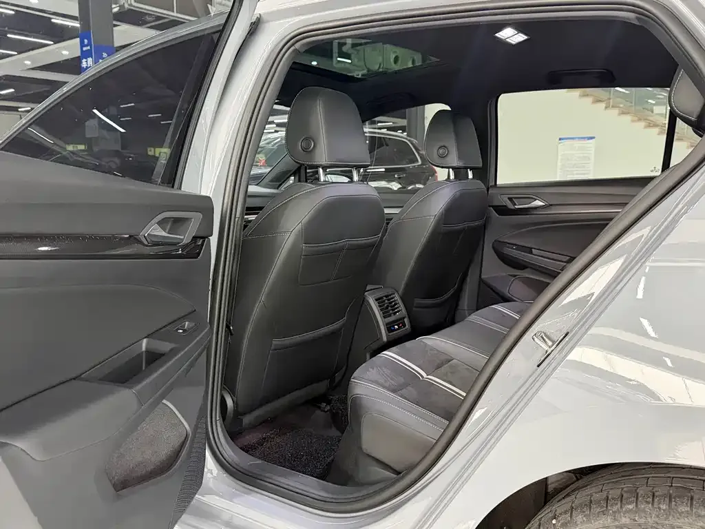 Volkswagen Golf 2022 из CN, фото 9