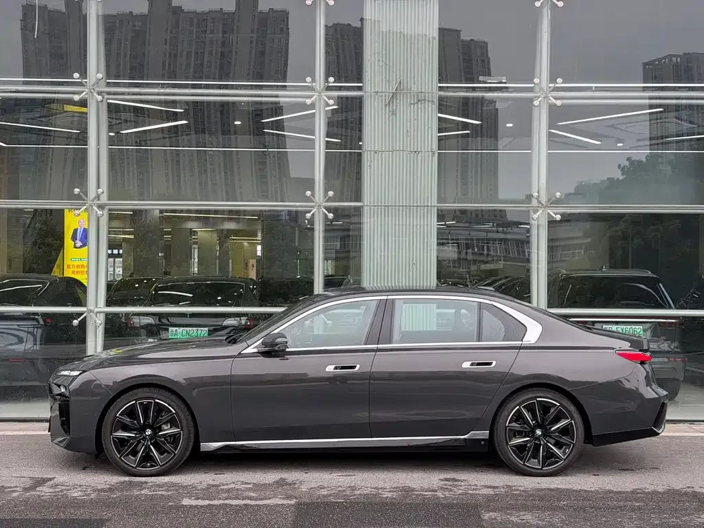 BMW 7 Series 2023 из CN, фото 9