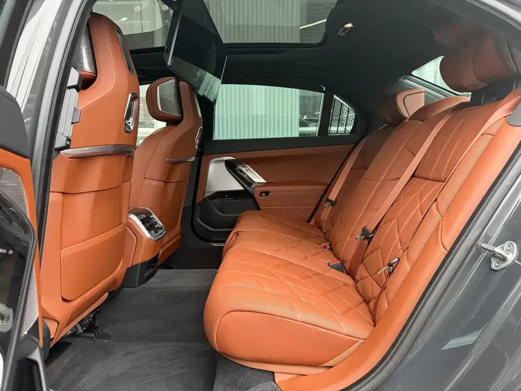 BMW 7 Series 2023 из CN, фото 2