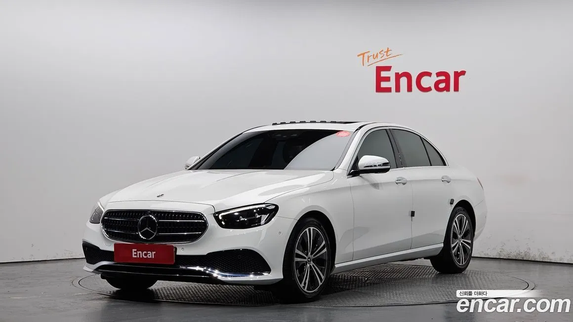 Mercedes-Benz E-Class — фото 1