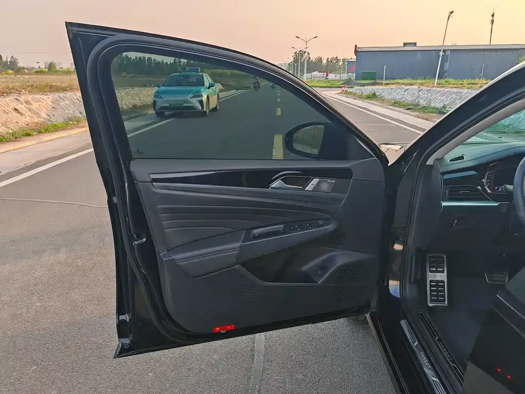 Volkswagen Passat 2024 из CN, фото 3