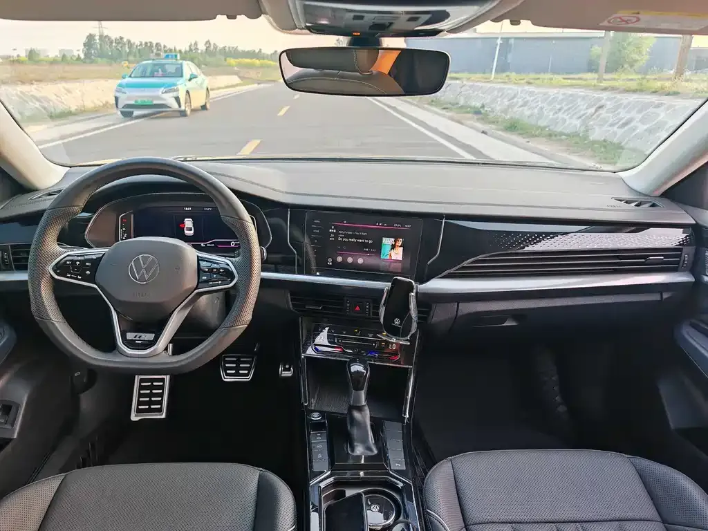 Volkswagen Passat 2024 из CN, фото 6