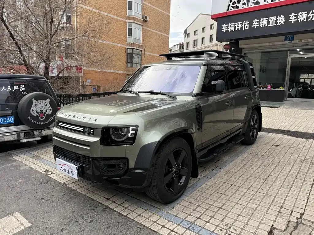 Land Rover Defender — фото 1