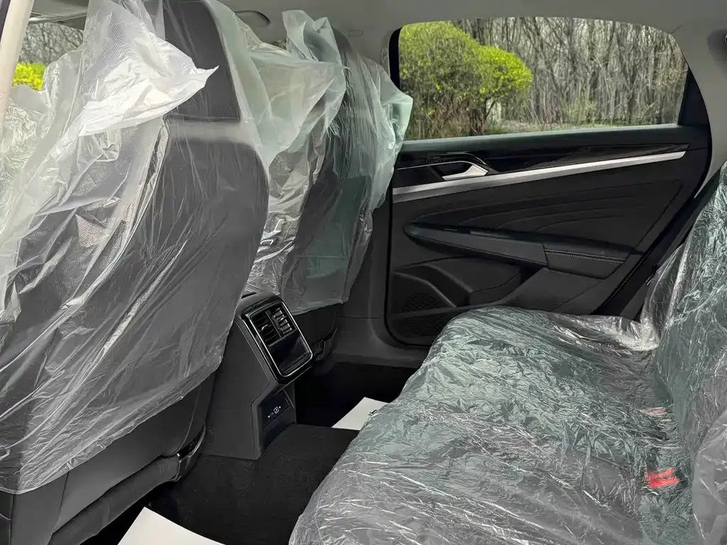 Volkswagen Passat 2024 из CN, фото 3