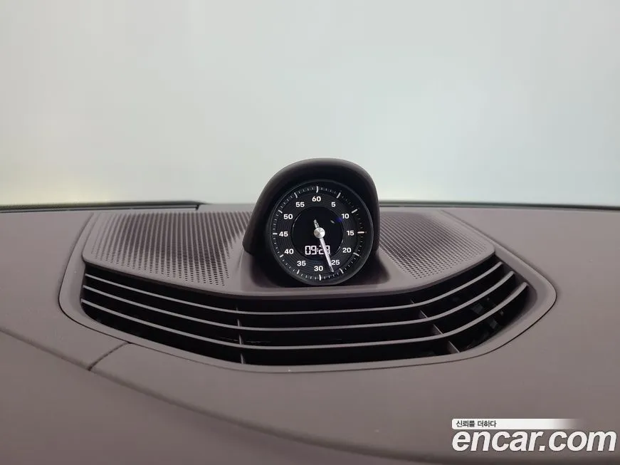 Porsche Taycan 2024 из KR, фото 4