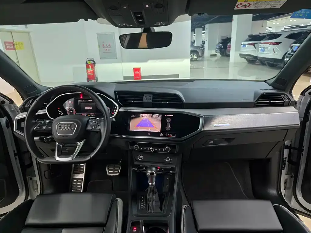 Audi Q3 2023 из CN, фото 9