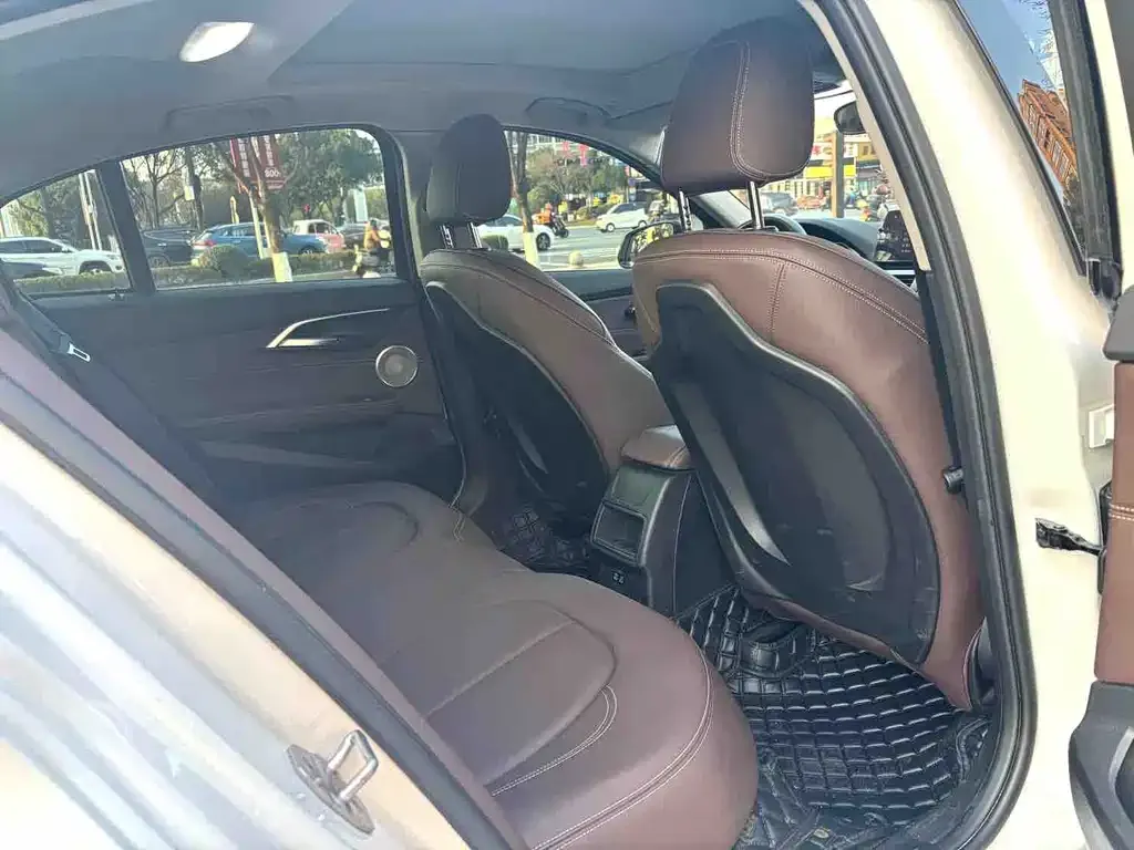 BMW 1 Series 2023 из CN, фото 4