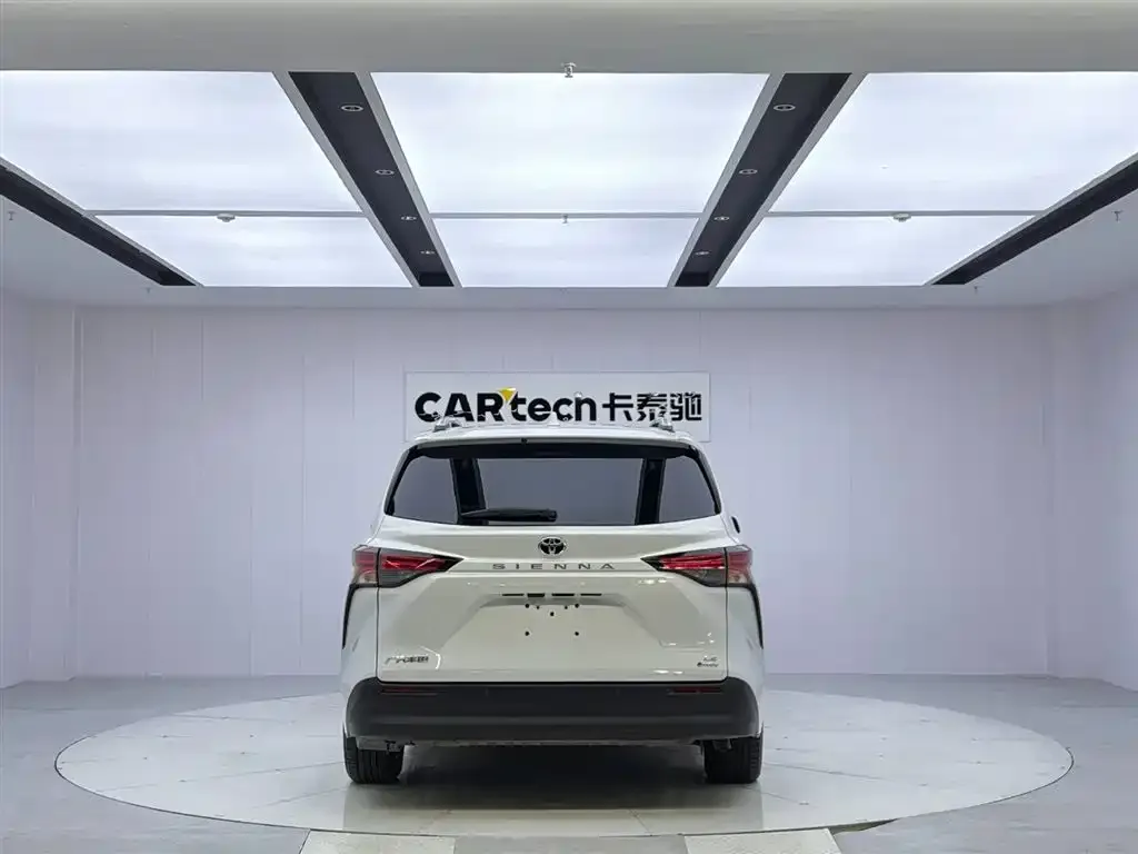 Toyota Sienna 2024 из CN, фото 2