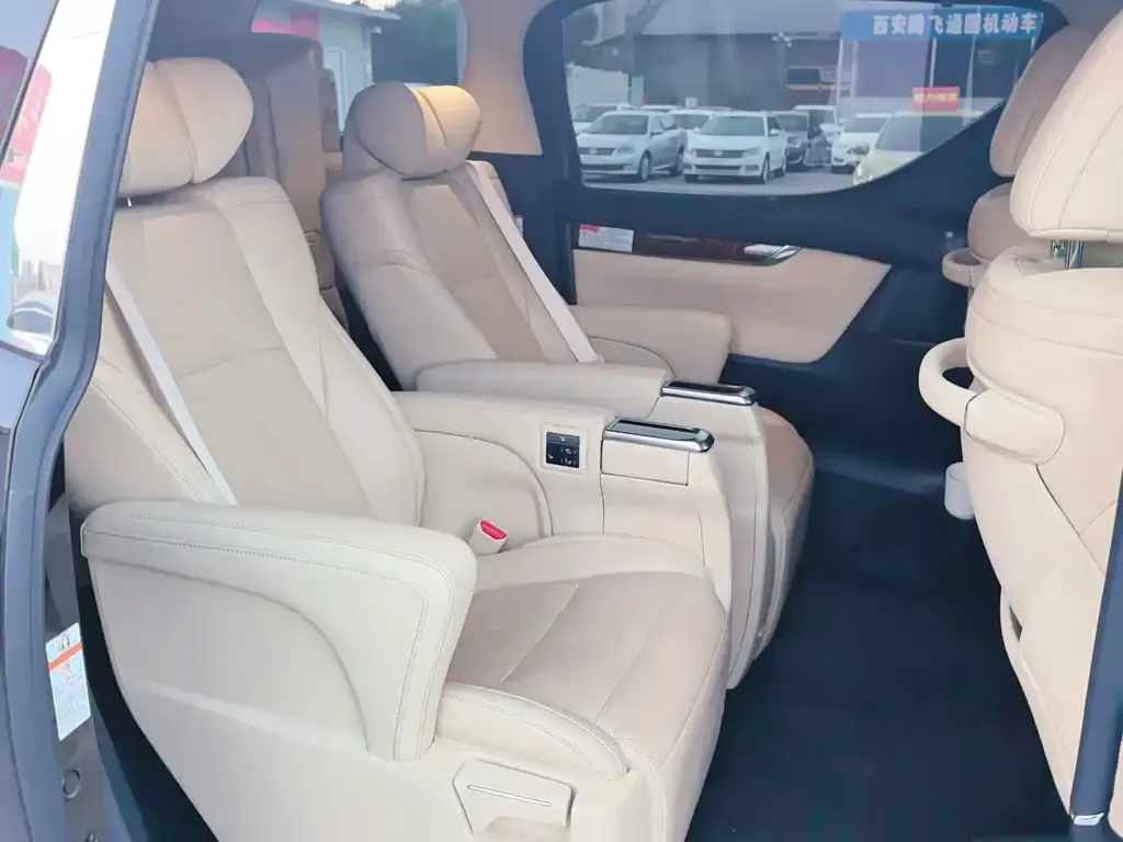 Toyota Alphard 2021 из CN, фото 3