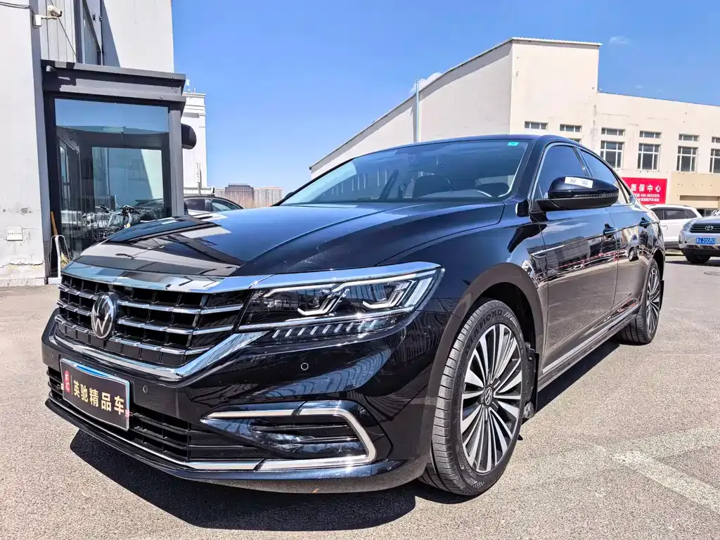 Volkswagen Passat — фото 1