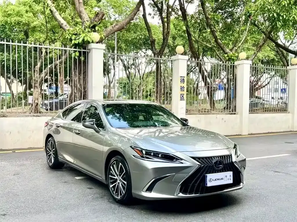 Lexus ES — фото 5