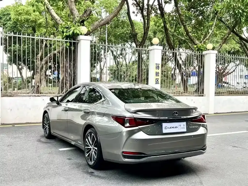 Lexus ES — фото 6