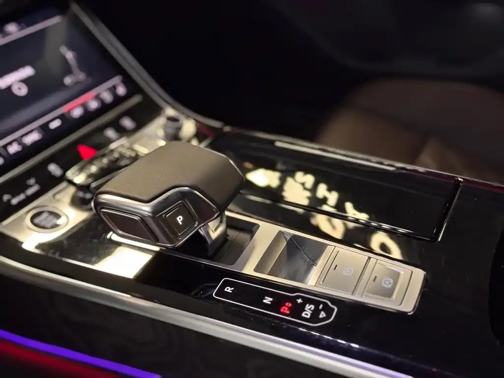 Audi A8 — фото 2
