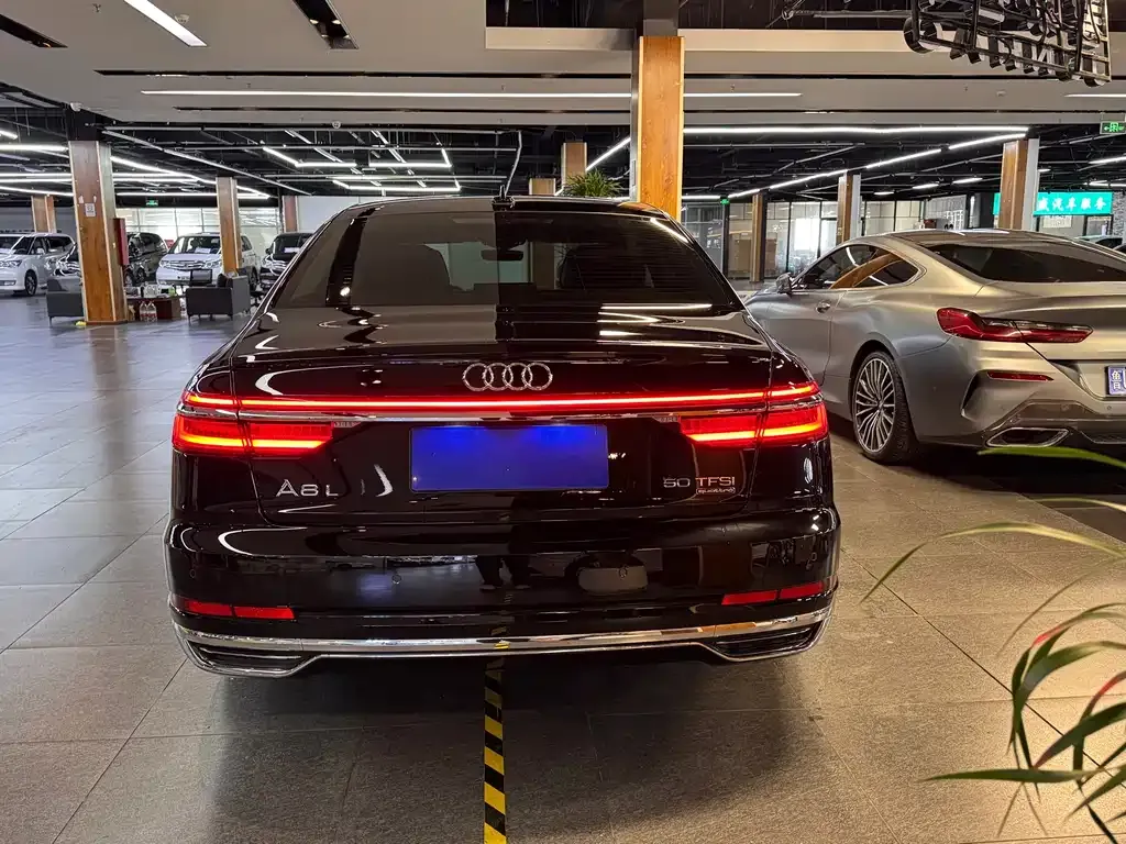 Audi A8 — фото 8