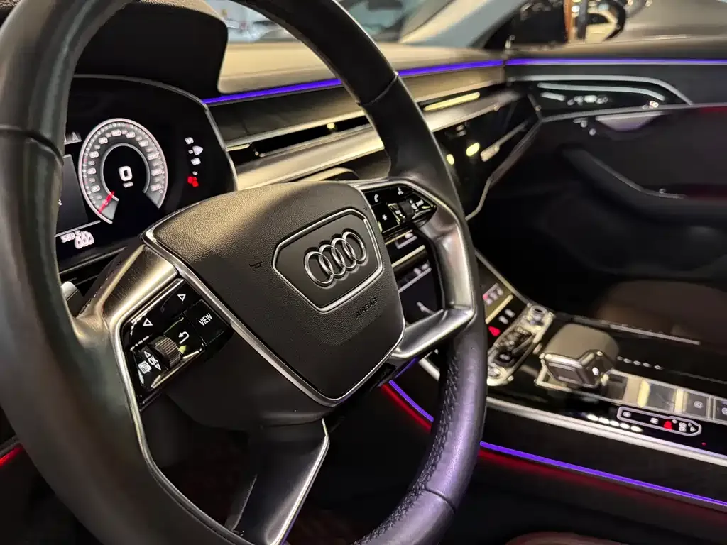 Audi A8 — фото 5