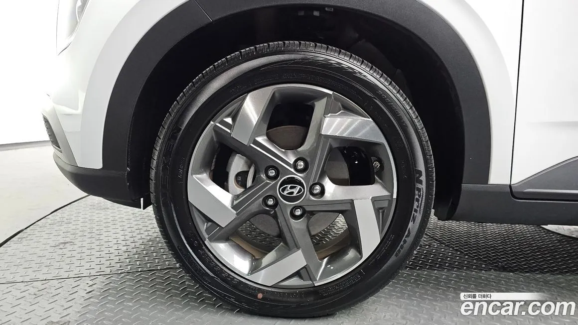 Hyundai Venue — фото 7