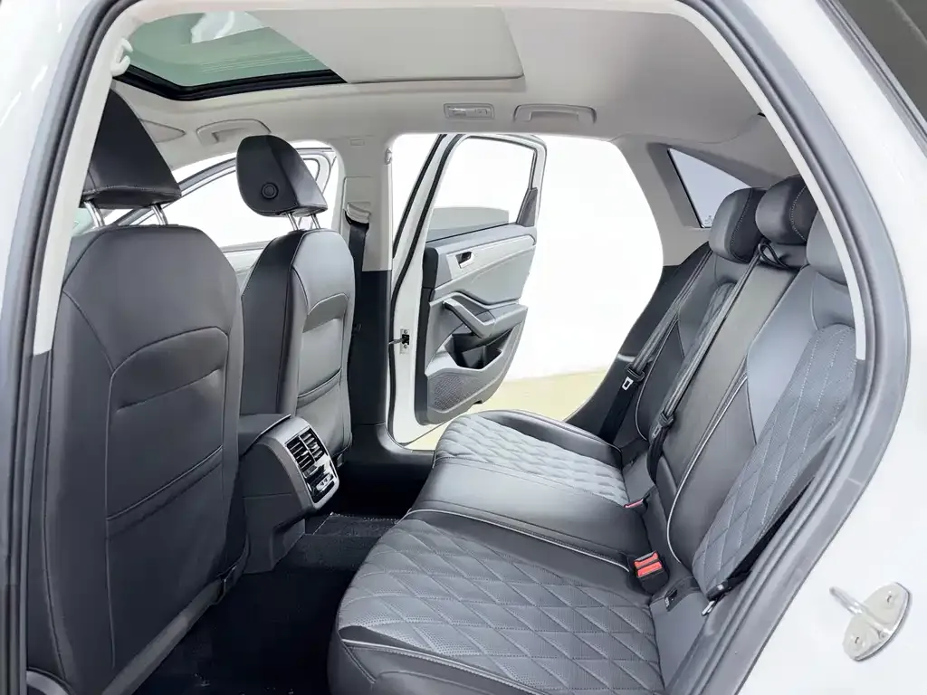 Volkswagen Sagitar 2023 из CN, фото 6